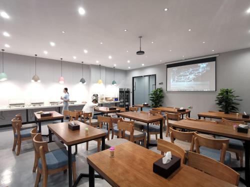ZhongshanMOZI Hotel in จงซาน