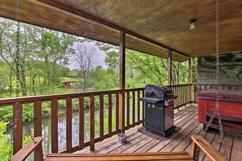 River Rush- Cozy Riverfront Cabin 5 Mi to Pigeon Forge detail