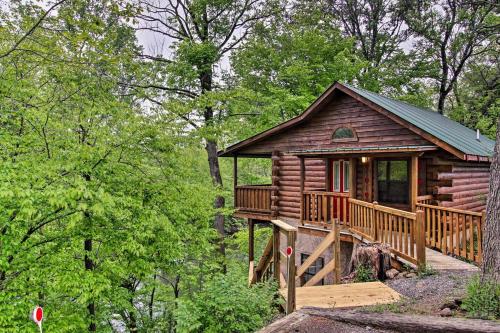 River Rush- Cozy Riverfront Cabin 5 Mi to Pigeon Forge