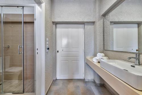 Halaris Rooms - image 14