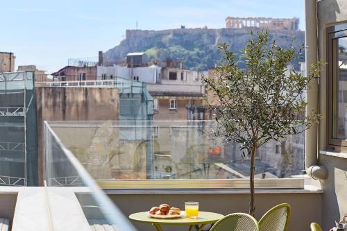 Stay in a hip decorated studio near Acropolis!