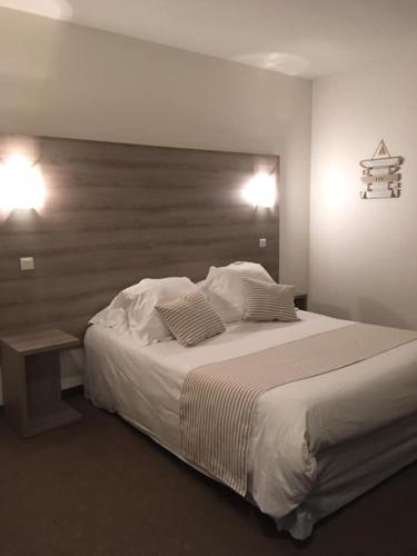 Hotel Albizzia - Tap to explore photos