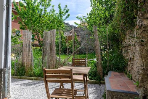 ALTIDO Family Flat with little patio, Cinque Terre