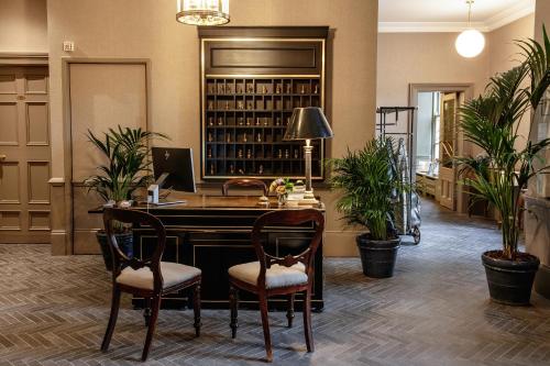 Pembroke Townhouse - image 2