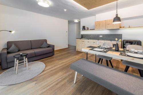 3 bedrooms, 5 beds