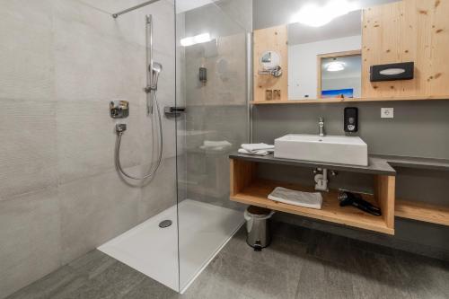 2 bedrooms, 3 beds