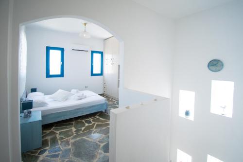  Blue and white harmony (near to airport) in Artemida