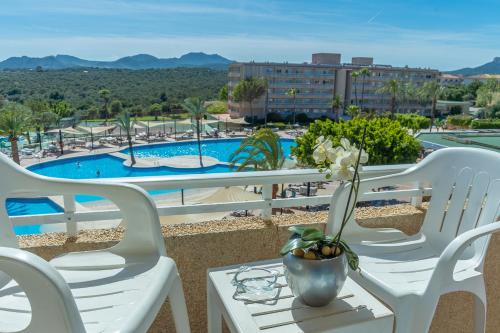 Twin room, pool view