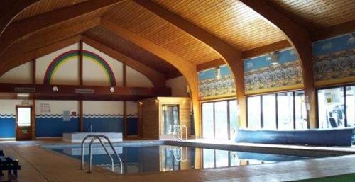 Karstais baseins, Pantglas Hall Holiday Lodges and Leisure Club in Llanegwad