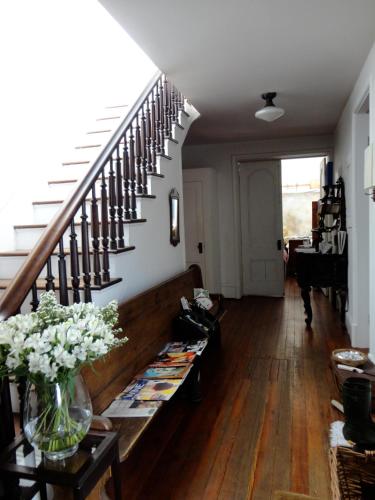 บริการและสิ่งอำนวยความสะดวก, Church Des Artistes in คิงส์ตัน (NY)