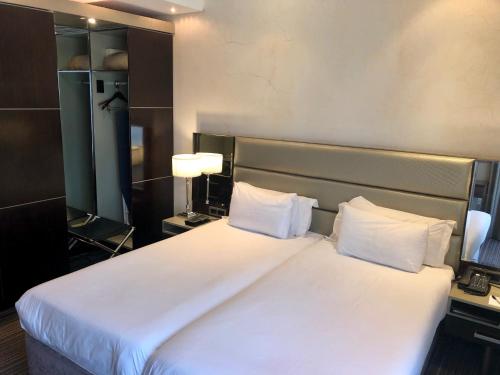 Economy Room image 8