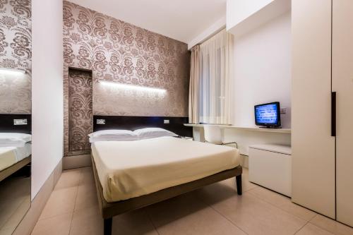 Savoy Hotel - image 6