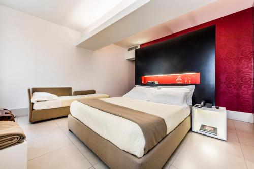 Savoy Hotel - image 14