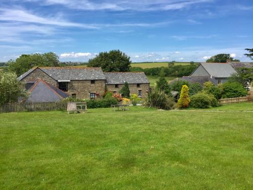 Polean Farm Cottages - with animal feeding and pony rides and free access to a nearby Pool