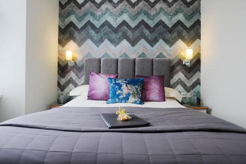 Queen Suite image 9
