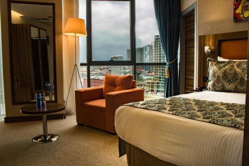 Double or Twin Room with City View