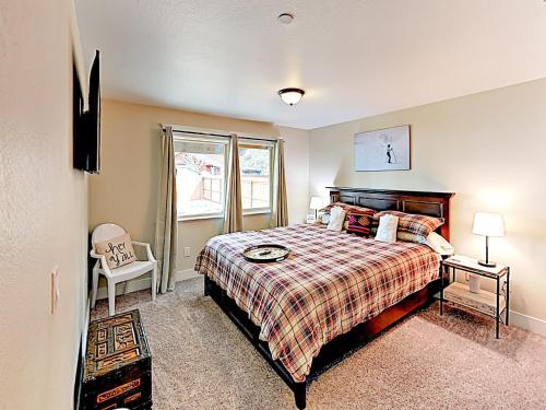 New Listing! Upscale Retreat W/ Hot Tub & Fireplace Home - image 10