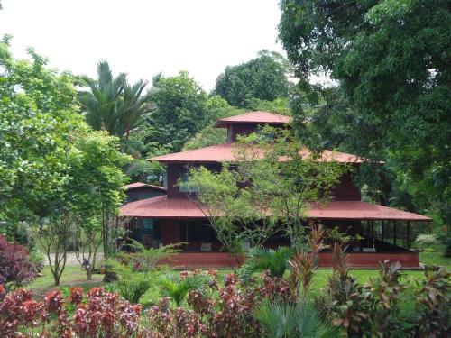 . Hotel Veragua River House