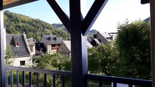 Le balcon face à l'Aspin - Location saisonnière - Arreau