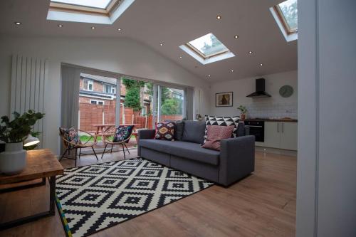 Bright Spacious House With Garden, , Greater Manchester