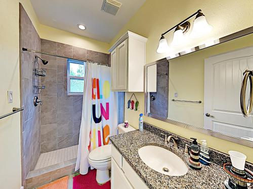 New Listing! Updated Retreat: Pool Walk To Beach Condo - main image