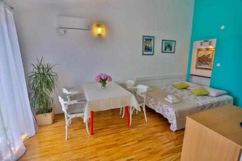 Apartments Trešnja - image 2