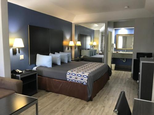 Camelot Inn and Suites in Houston, USA