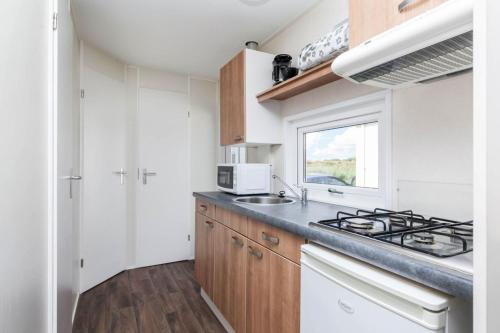 MB Noordiek Chalet in 4542 PN Hoek