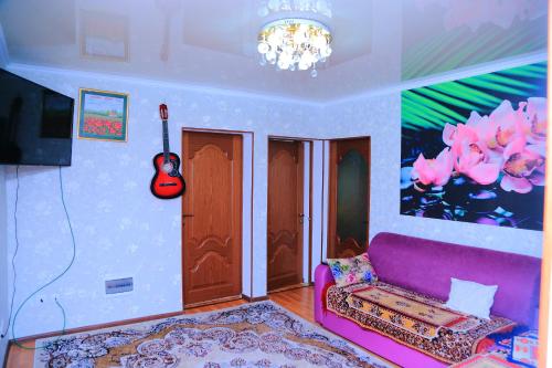 Общ салон/телевизионна зона, Guest House Jamal in Naryn