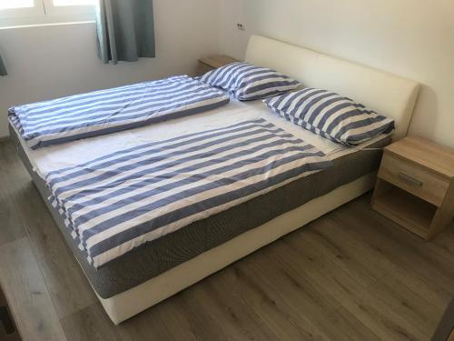  Tommy Lux apartment house, Pension in Vodice bei Gaćelezi