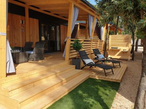 2 bedrooms, 5 beds