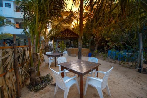 Bar/lounge, The Surf Access Guest House in Arugam Bay