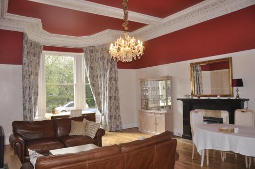 Luxury Spacious 2 Bedroom Flat At The City Centre, Murrayfield, Edinburgh and the Lothians