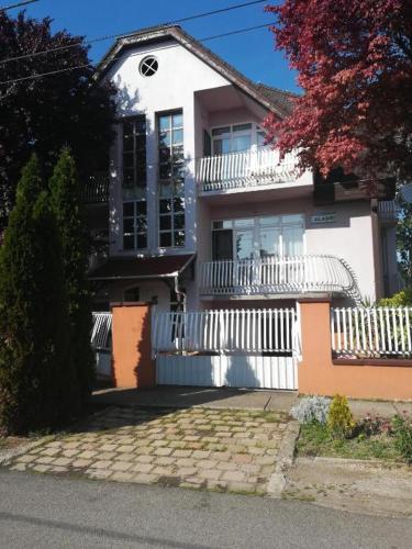  Rózsa Vendégház, Pension in Hajdúszoboszló