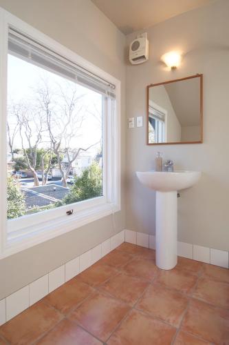 Orari Boutique Hotel - image 4