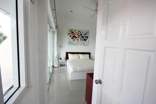 Cosy 3 Bedroom Duplex w/ Private Pool Near Beach!