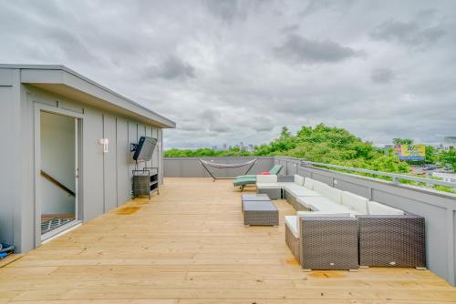 2 Rooftops Movie theater 20 guests - Luxury Downtown views 2 miles from Broadway