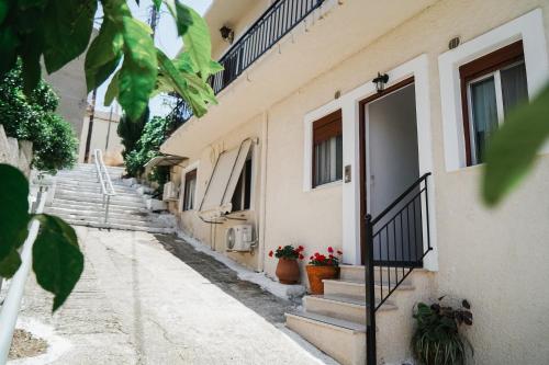  Georgia's House in Galatás