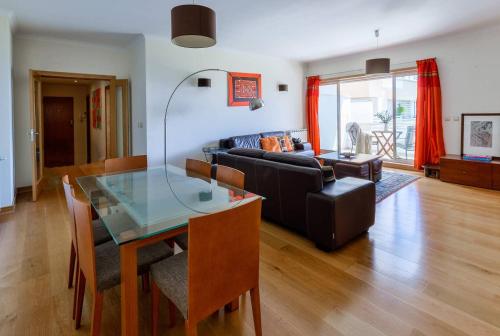 Fantastic Seaside Family Apartment with Pool