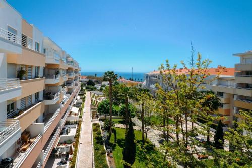 Fantastic Seaside Family Apartment with Pool