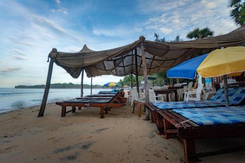 Beach, The Surf Access Guest House in Arugam Bay