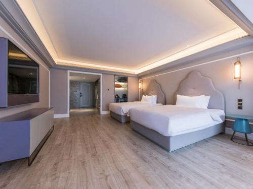 room detail thumbnail 1