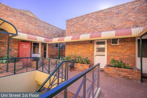 Balcony/terrace, Clocktower Apartment Hotel in Carlton