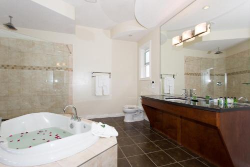 Shiraz Villa in Osoyoos, Canada