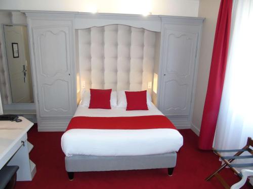 1 double bed, 1 twin bed