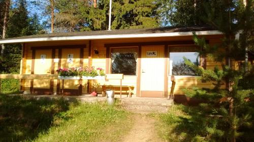 Zuhanyzó, Lohirannan lomakylä (Lohirannan lomakyla) in Kajaani