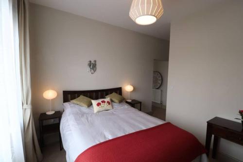 Stylish light-filled 1 Bedroom Flat In Hammersmith - image 13