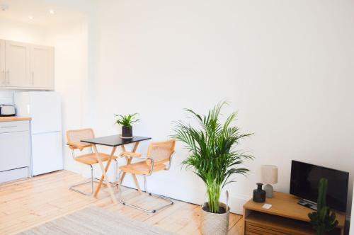 Modern 1 bed flat In the heart of Edinburgh - image 12