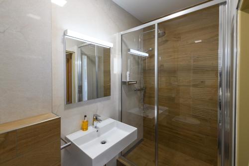 Sport-V-Hotel Room Type - Deluxe Triple Room