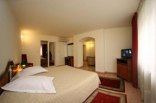 Euro Hotel - image 5